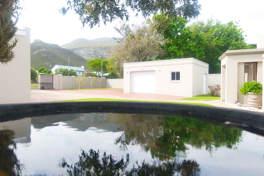 5 Bedroom Property for Sale in Fernkloof Estate Western Cape